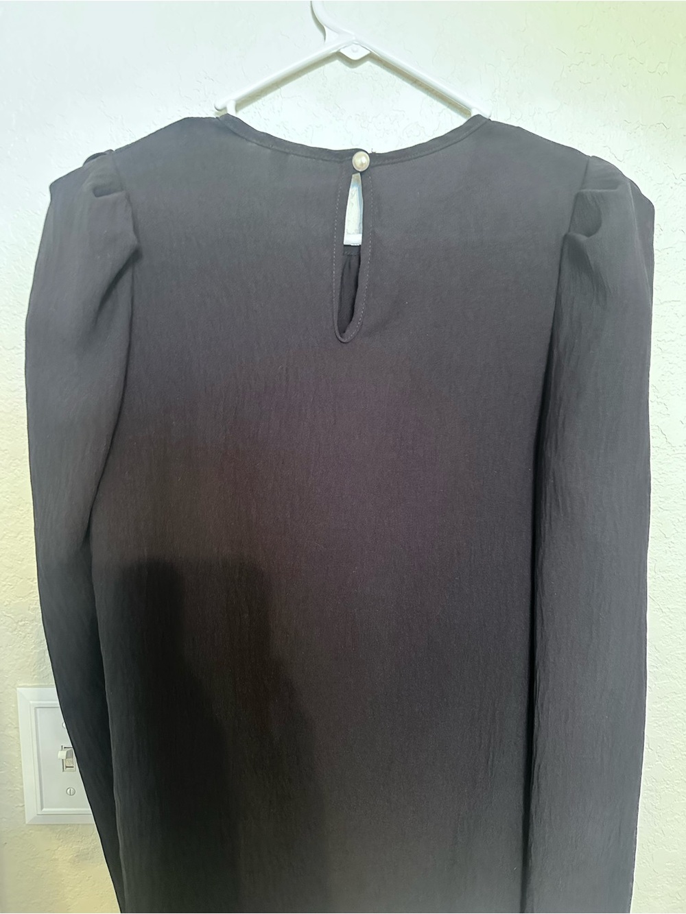Long-Sleeve Black Shift Dress with Subtle Front Pleat - Picture 4 of 4